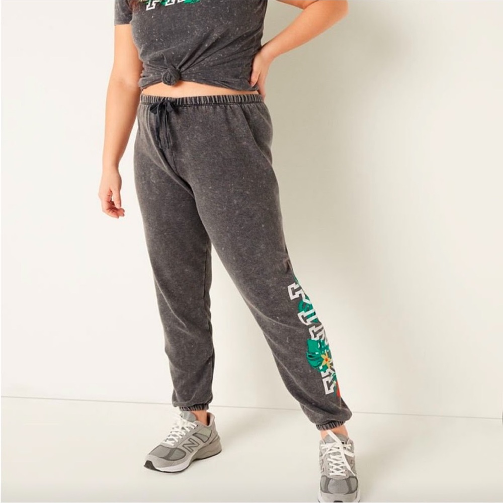 NWT! PINK ‘Classic Pant’ Sweatpants